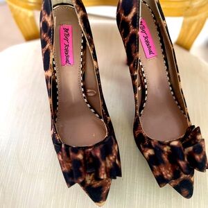 Sexy leopard high heel shoes.